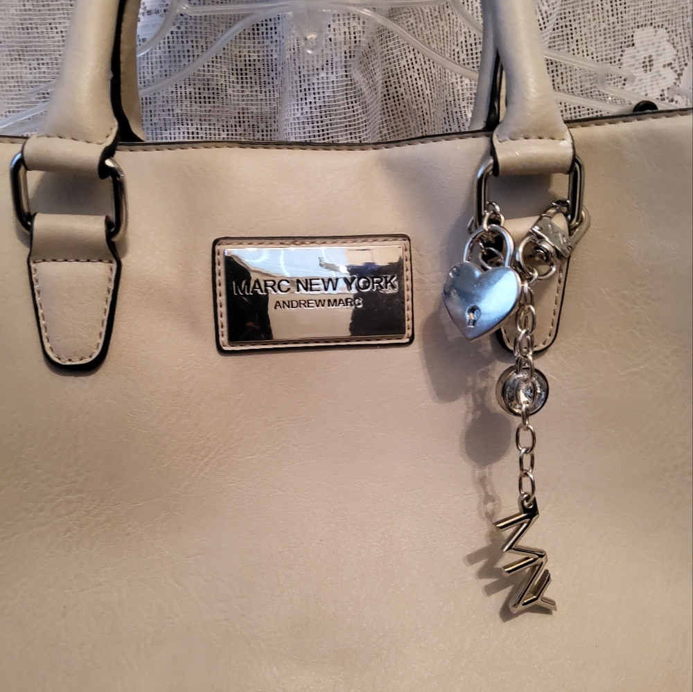 Purse - Picture 3 of 16